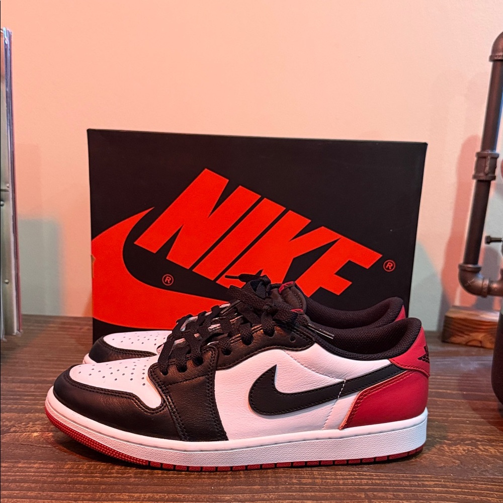 Nike Air Jordan 1 Low OG. 10